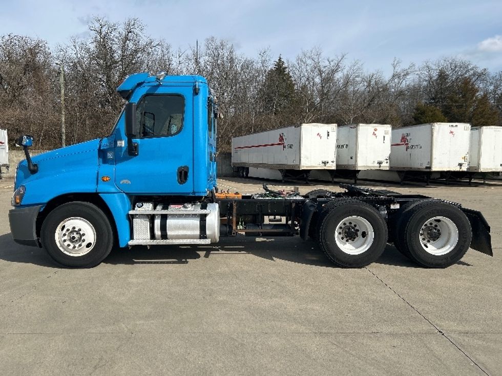 Day Cab Tractor-Heavy Duty Tractors-Freightliner-2019-Cascadia 12564ST-Nashville (Mount Juliet)-TN-337,377\n\t\tmiles-$ 40,500 - Image 4