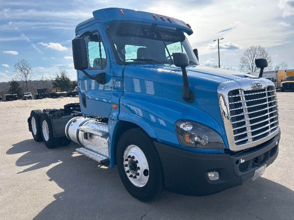 Day Cab Tractor-Heavy Duty Tractors-Freightliner-2019-Cascadia 12564ST-Nashville (Mount Juliet)-TN-337,377\n\t\tmiles-$ 40,500 - Image 1