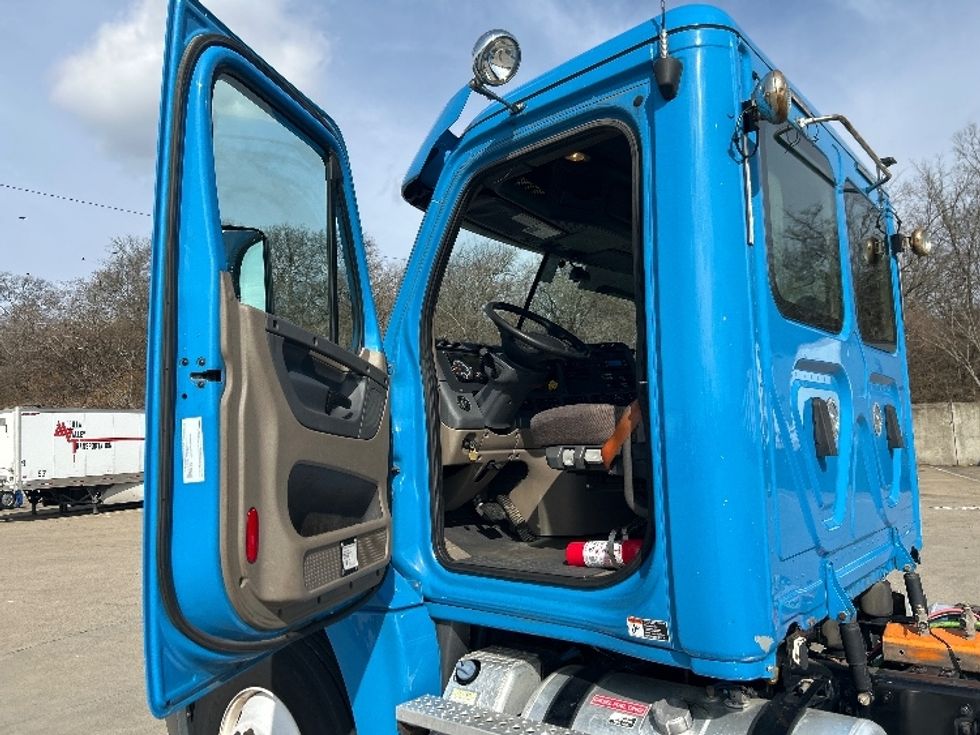 Day Cab Tractor-Heavy Duty Tractors-Freightliner-2019-Cascadia 12564ST-Nashville (Mount Juliet)-TN-337,377\n\t\tmiles-$ 40,500 - Image 9