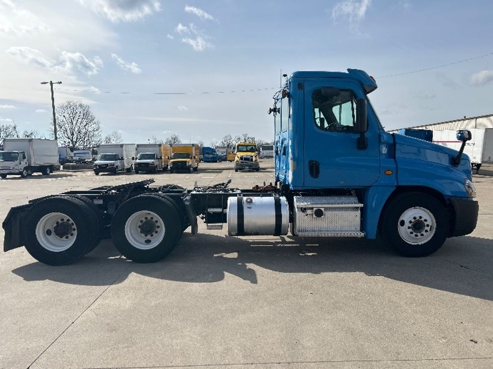 Day Cab Tractor-Heavy Duty Tractors-Freightliner-2019-Cascadia 12564ST-Nashville (Mount Juliet)-TN-337,377\n\t\tmiles-$ 40,500 - Image 8