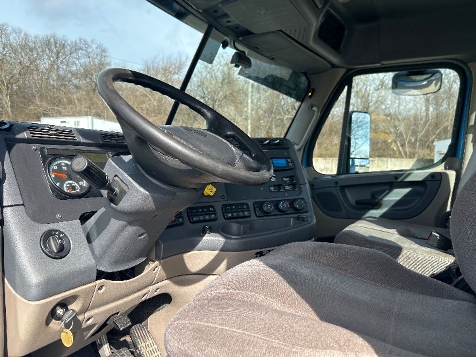 Day Cab Tractor-Heavy Duty Tractors-Freightliner-2019-Cascadia 12564ST-Nashville (Mount Juliet)-TN-337,377\n\t\tmiles-$ 40,500 - Image 10