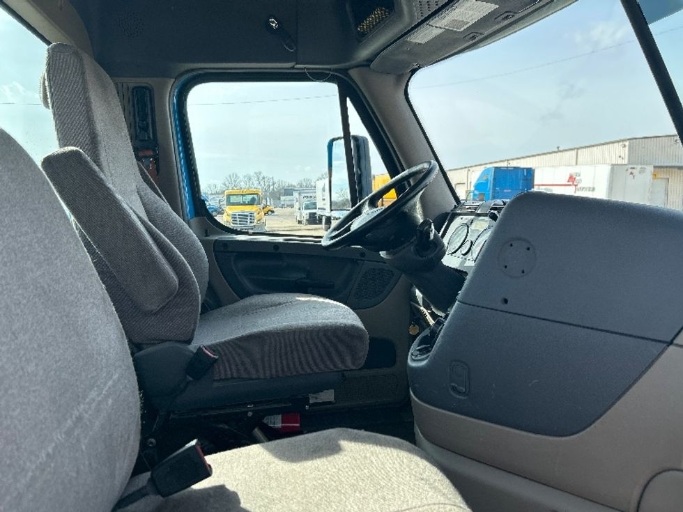 Day Cab Tractor-Heavy Duty Tractors-Freightliner-2019-Cascadia 12564ST-Nashville (Mount Juliet)-TN-337,377\n\t\tmiles-$ 40,500 - Image 13