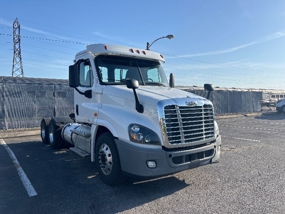 Day Cab Tractor-Heavy Duty Tractors-Freightliner-2019-Cascadia 12564ST-Nashville (Mount Juliet)-TN-346,828\n\t\tmiles-$ 41,750 - Image 1