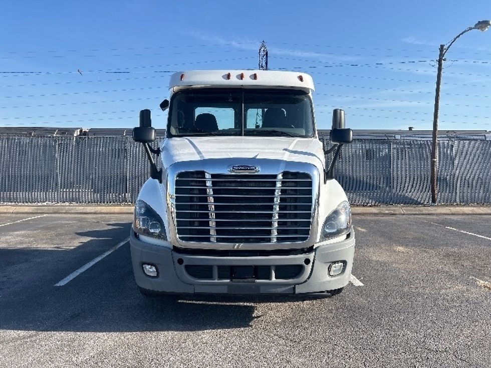 Day Cab Tractor-Heavy Duty Tractors-Freightliner-2019-Cascadia 12564ST-Nashville (Mount Juliet)-TN-346,828\n\t\tmiles-$ 41,750 - Image 2