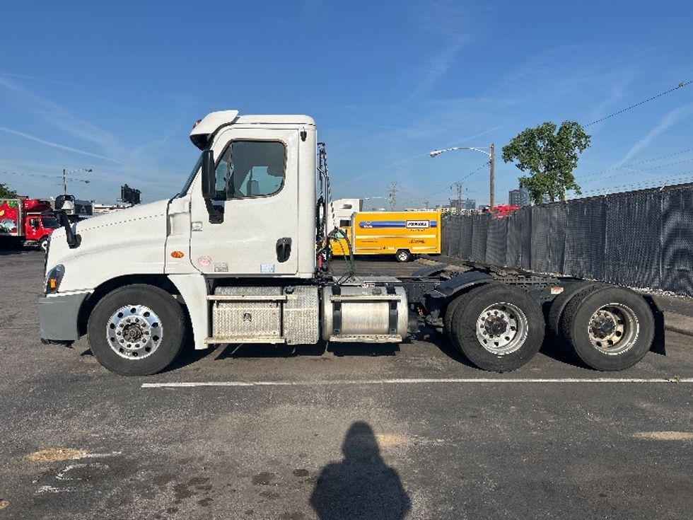 Day Cab Tractor-Heavy Duty Tractors-Freightliner-2019-Cascadia 12564ST-Nashville (Mount Juliet)-TN-346,828\n\t\tmiles-$ 41,750 - Image 4
