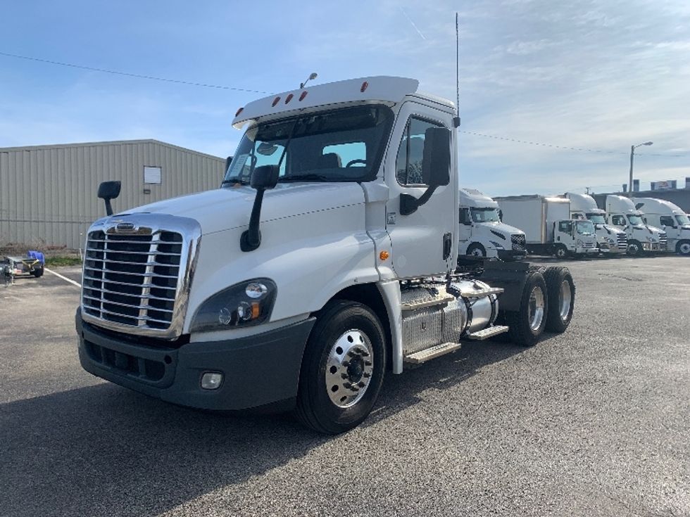 Day Cab Tractor-Heavy Duty Tractors-Freightliner-2019-Cascadia 12564ST-Nashville (Mount Juliet)-TN-348,946\n\t\tmiles-$ 44,750 - Image 3