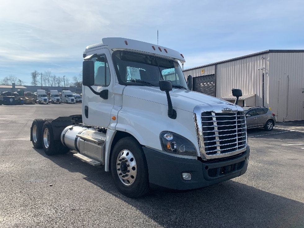 Day Cab Tractor-Heavy Duty Tractors-Freightliner-2019-Cascadia 12564ST-Nashville (Mount Juliet)-TN-348,946\n\t\tmiles-$ 44,750 - Image 1