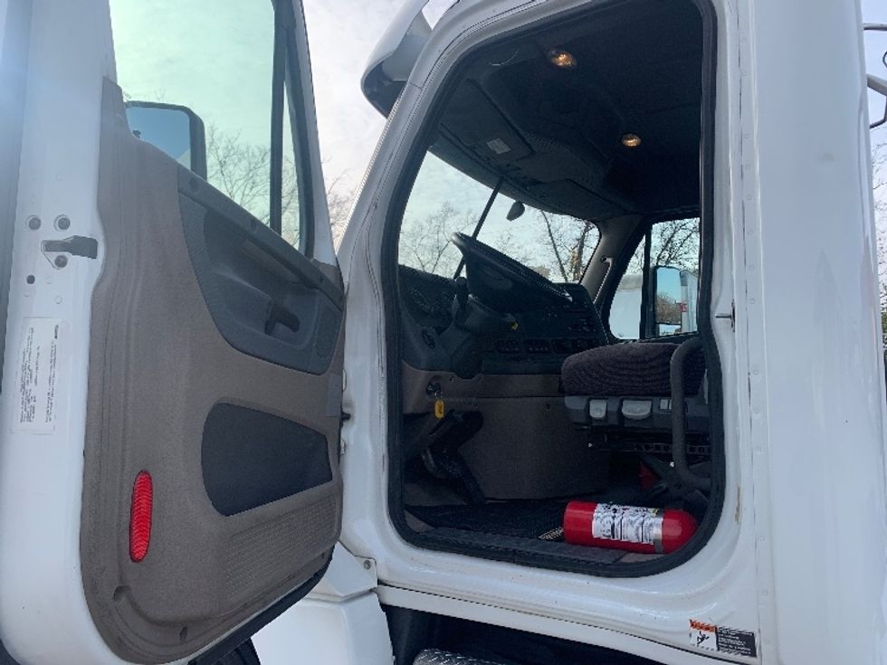 Day Cab Tractor-Heavy Duty Tractors-Freightliner-2019-Cascadia 12564ST-Nashville (Mount Juliet)-TN-348,946\n\t\tmiles-$ 44,750 - Image 9