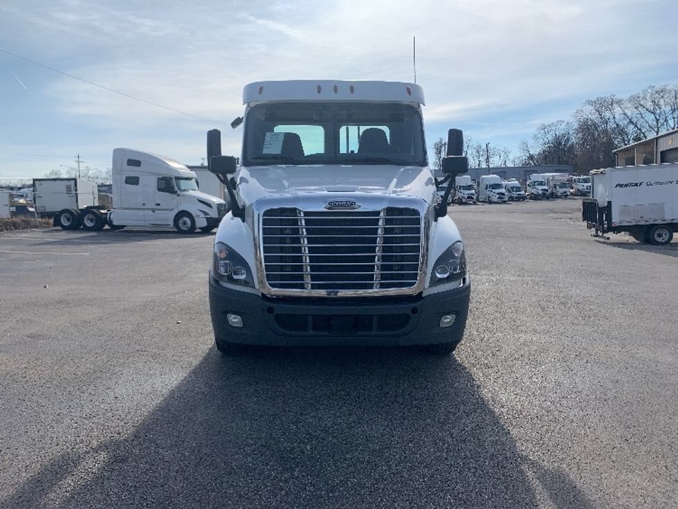 Day Cab Tractor-Heavy Duty Tractors-Freightliner-2019-Cascadia 12564ST-Nashville (Mount Juliet)-TN-348,946\n\t\tmiles-$ 44,750 - Image 2