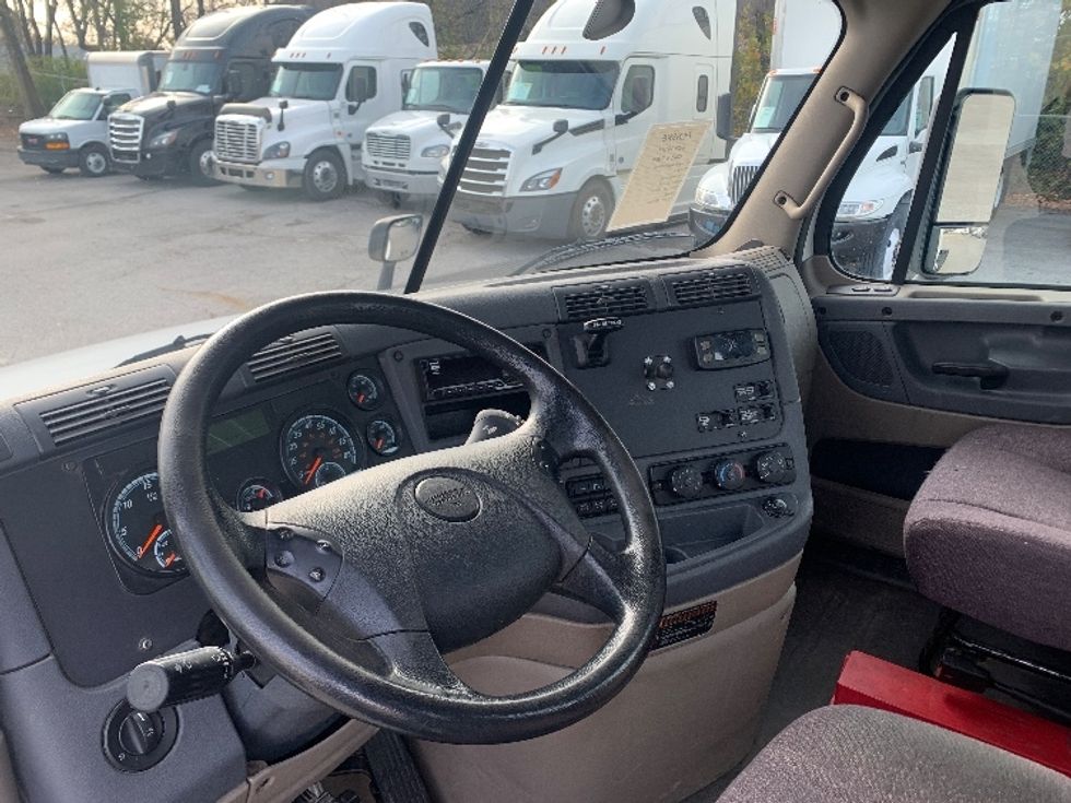 Day Cab Tractor-Heavy Duty Tractors-Freightliner-2019-Cascadia 12564ST-Nashville (Mount Juliet)-TN-348,946\n\t\tmiles-$ 44,750 - Image 10