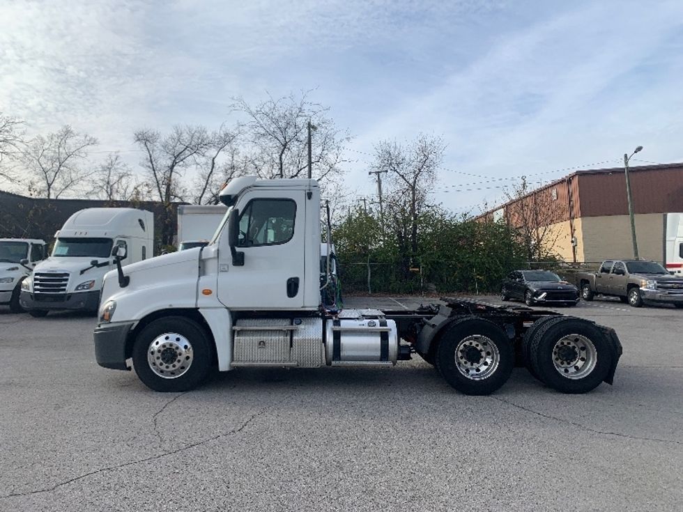 Day Cab Tractor-Heavy Duty Tractors-Freightliner-2019-Cascadia 12564ST-Nashville (Mount Juliet)-TN-348,946\n\t\tmiles-$ 44,750 - Image 4