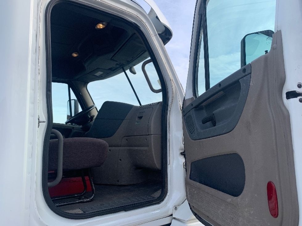 Day Cab Tractor-Heavy Duty Tractors-Freightliner-2019-Cascadia 12564ST-Nashville (Mount Juliet)-TN-348,946\n\t\tmiles-$ 44,750 - Image 12