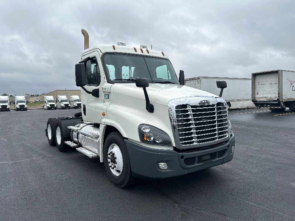 Day Cab Tractor-Heavy Duty Tractors-Freightliner-2019-Cascadia 12564ST-Nashville (Mount Juliet)-TN-498,588\n\t\tmiles-$ 32,000 - Image 1