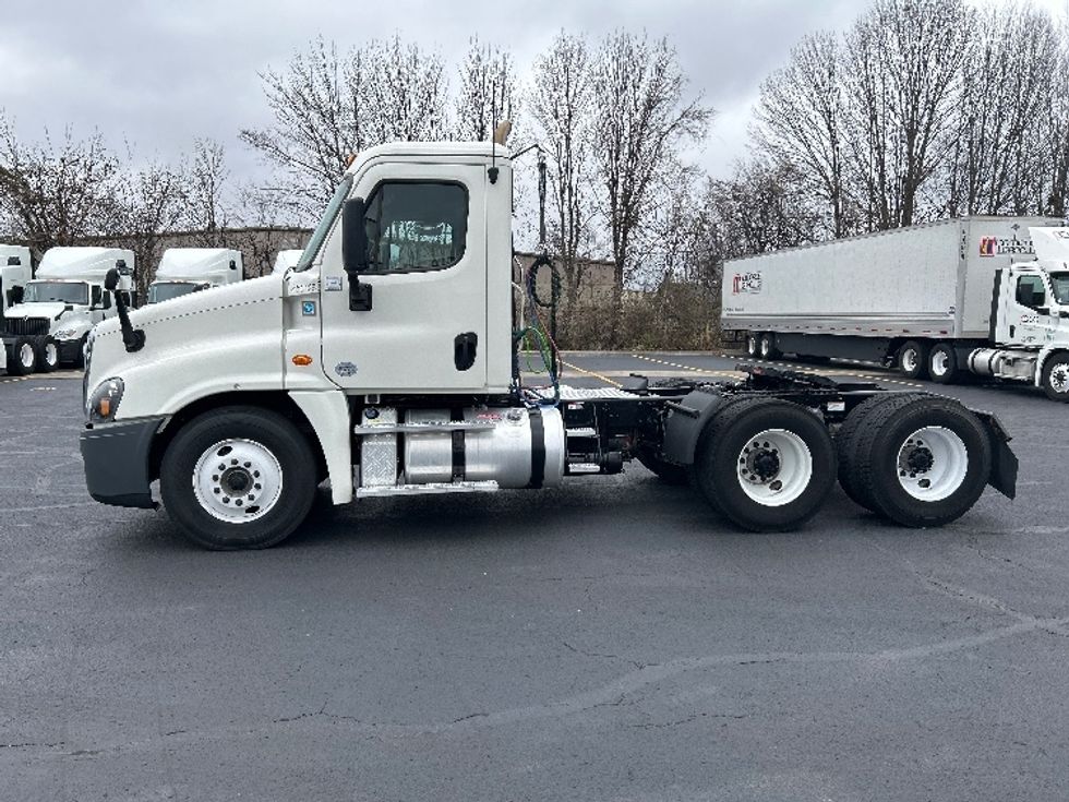 Day Cab Tractor-Heavy Duty Tractors-Freightliner-2019-Cascadia 12564ST-Nashville (Mount Juliet)-TN-498,588\n\t\tmiles-$ 32,000 - Image 4