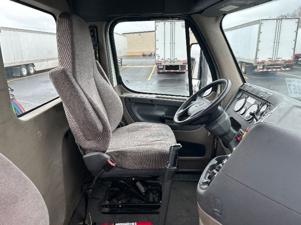 Day Cab Tractor-Heavy Duty Tractors-Freightliner-2019-Cascadia 12564ST-Nashville (Mount Juliet)-TN-498,588\n\t\tmiles-$ 32,000 - Image 14