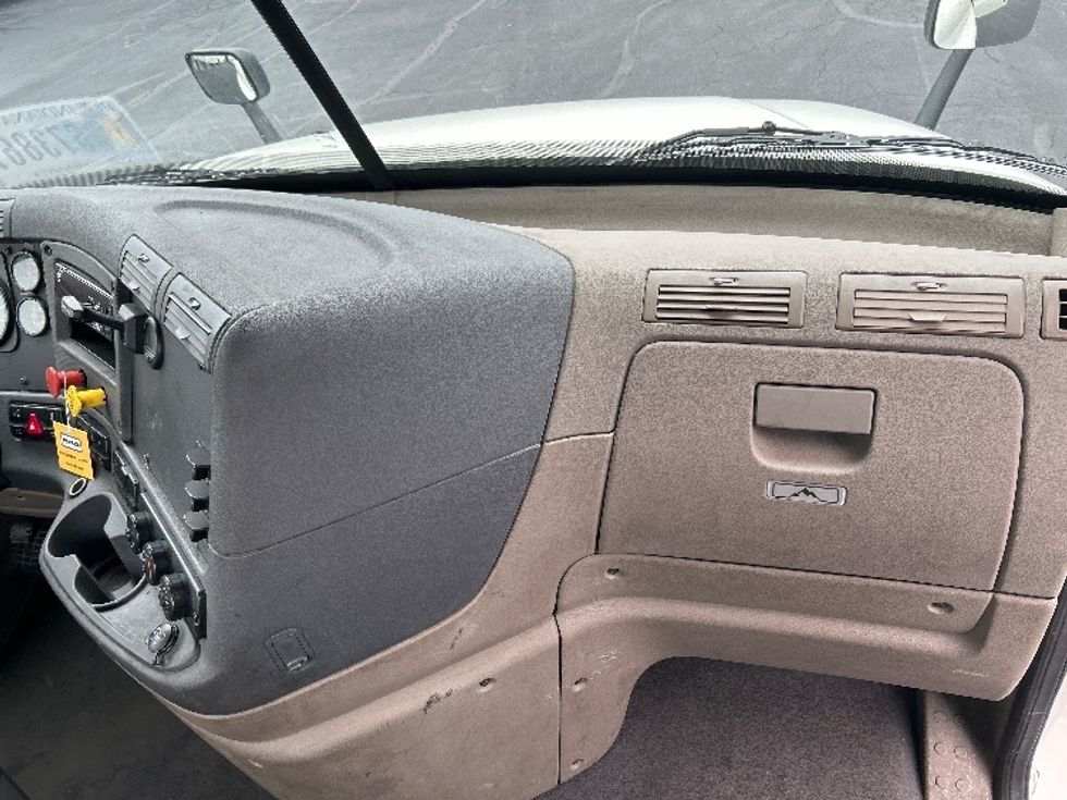 Day Cab Tractor-Heavy Duty Tractors-Freightliner-2019-Cascadia 12564ST-Nashville (Mount Juliet)-TN-498,588\n\t\tmiles-$ 32,000 - Image 13