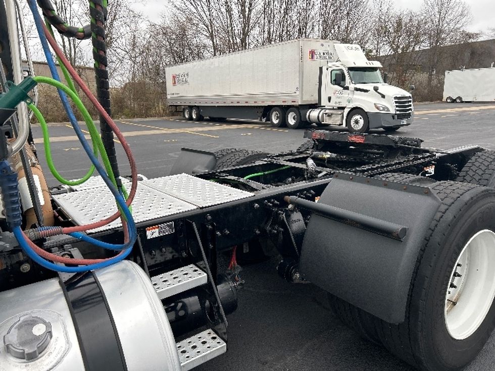 Day Cab Tractor-Heavy Duty Tractors-Freightliner-2019-Cascadia 12564ST-Nashville (Mount Juliet)-TN-498,588\n\t\tmiles-$ 32,000 - Image 17