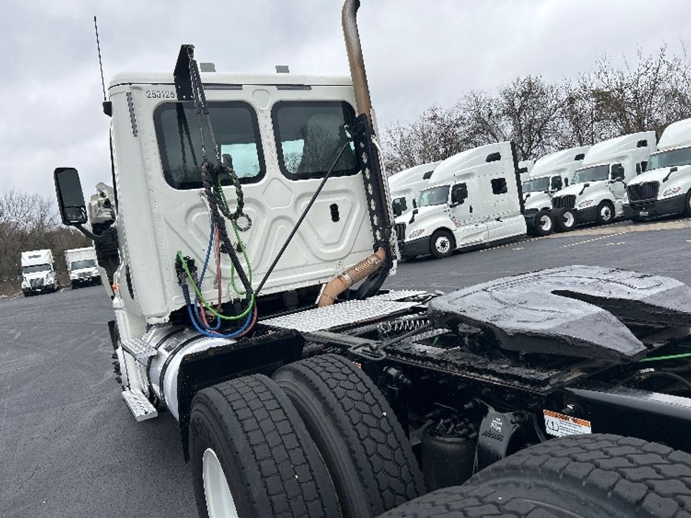 Day Cab Tractor-Heavy Duty Tractors-Freightliner-2019-Cascadia 12564ST-Nashville (Mount Juliet)-TN-498,588\n\t\tmiles-$ 32,000 - Image 18