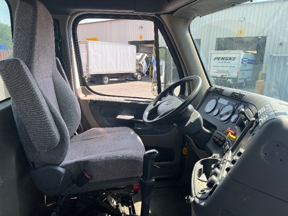 Day Cab Tractor-Heavy Duty Tractors-Freightliner-2019-Cascadia 12564ST-New Bedford-MA-356,422\n\t\tmiles-$ 52,250 - Image 14