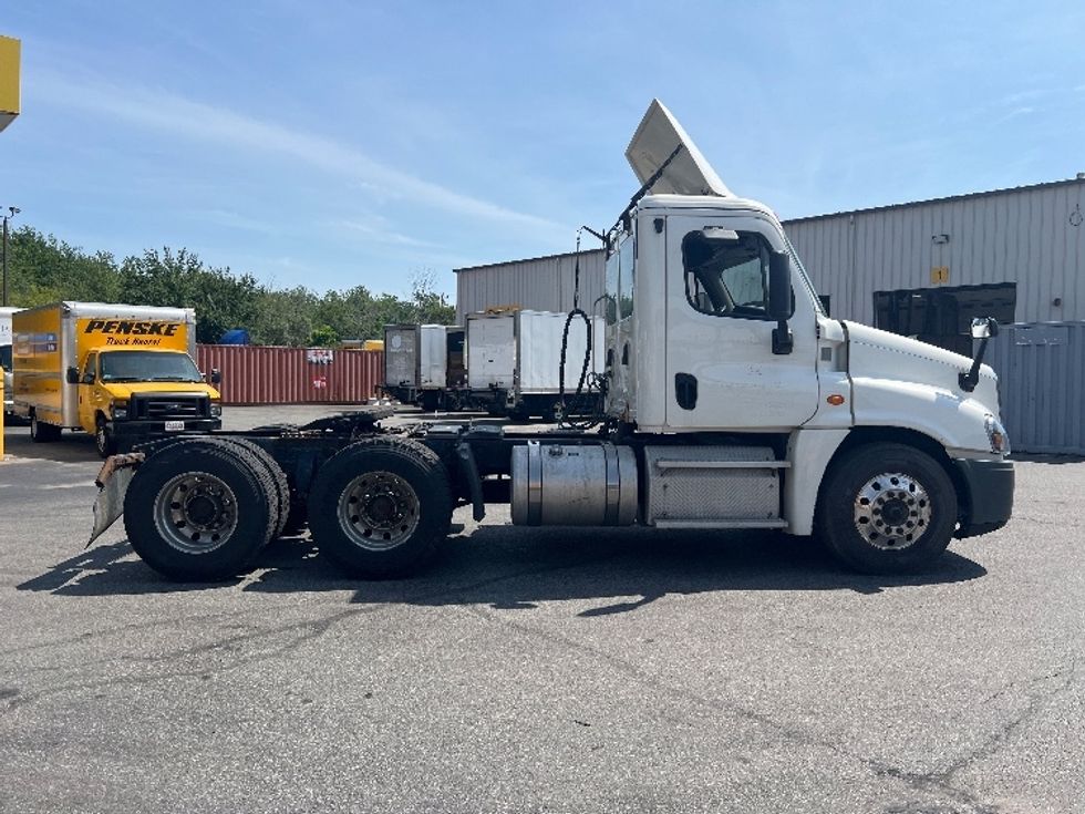 Day Cab Tractor-Heavy Duty Tractors-Freightliner-2019-Cascadia 12564ST-New Bedford-MA-356,422\n\t\tmiles-$ 52,250 - Image 8