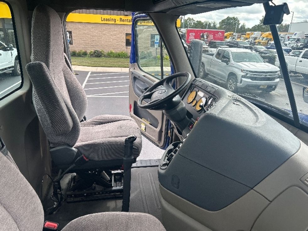 Day Cab Tractor-Heavy Duty Tractors-Freightliner-2019-Cascadia 12564ST-New Castle-DE-569,208\n\t\tmiles-$ 24,250 - Image 14