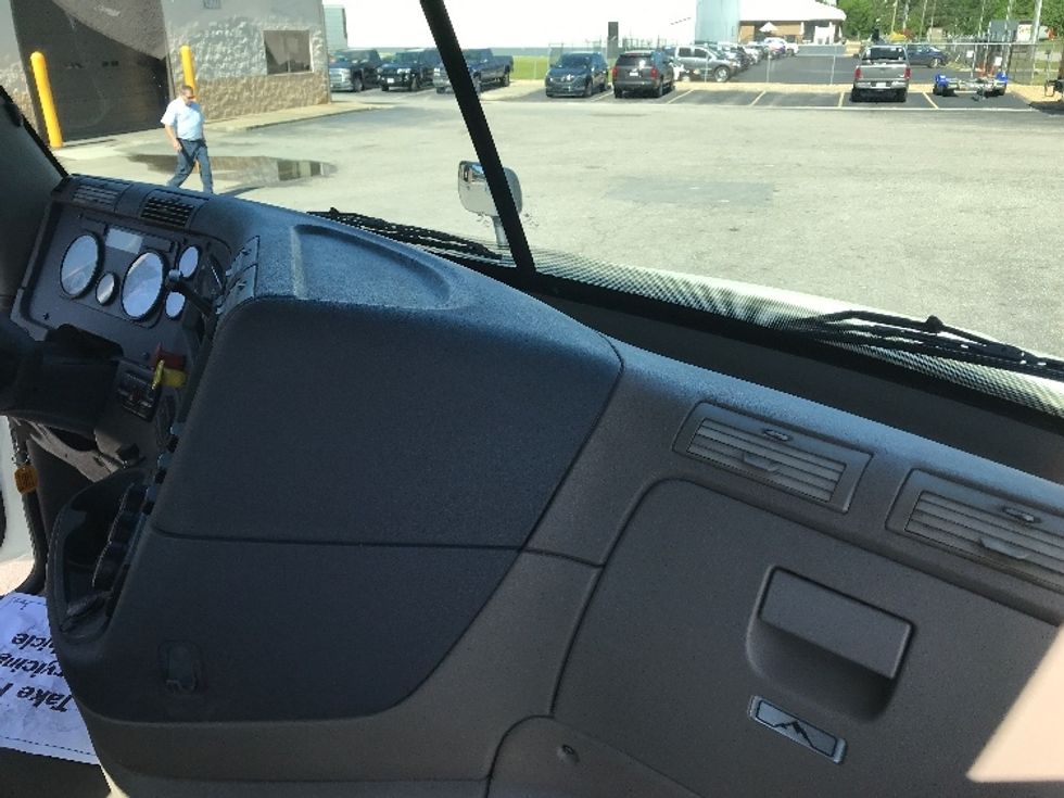 Day Cab Tractor-Heavy Duty Tractors-Freightliner-2019-Cascadia 12564ST-Norfolk-VA-385,932\n\t\tmiles-$ 43,250 - Image 13