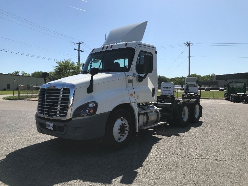 Day Cab Tractor-Heavy Duty Tractors-Freightliner-2019-Cascadia 12564ST-Norfolk-VA-385,932\n\t\tmiles-$ 43,250 - Image 3