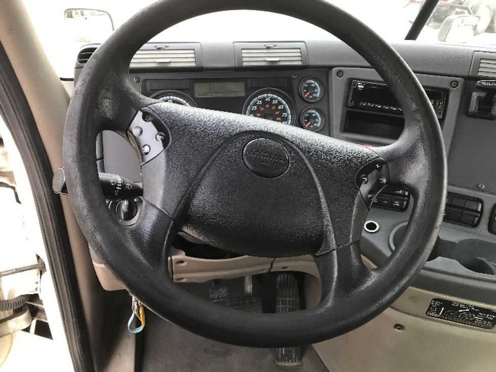 Day Cab Tractor-Heavy Duty Tractors-Freightliner-2019-Cascadia 12564ST-Norfolk-VA-470,897\n\t\tmiles-$ 38,750 - Image 11