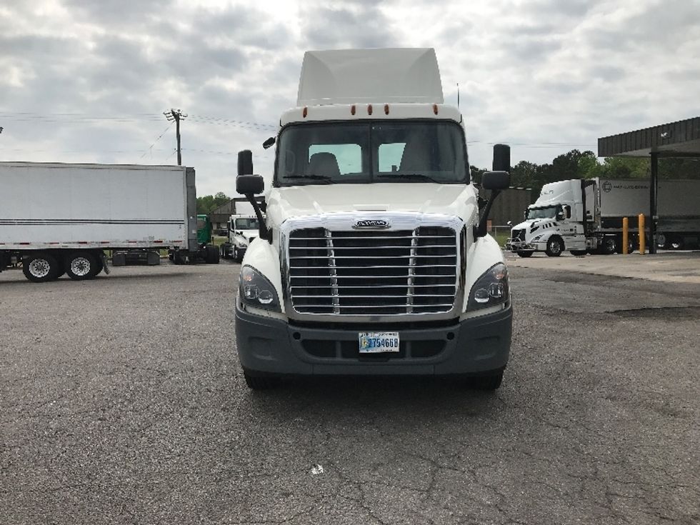 Day Cab Tractor-Heavy Duty Tractors-Freightliner-2019-Cascadia 12564ST-Norfolk-VA-470,897\n\t\tmiles-$ 38,750 - Image 2