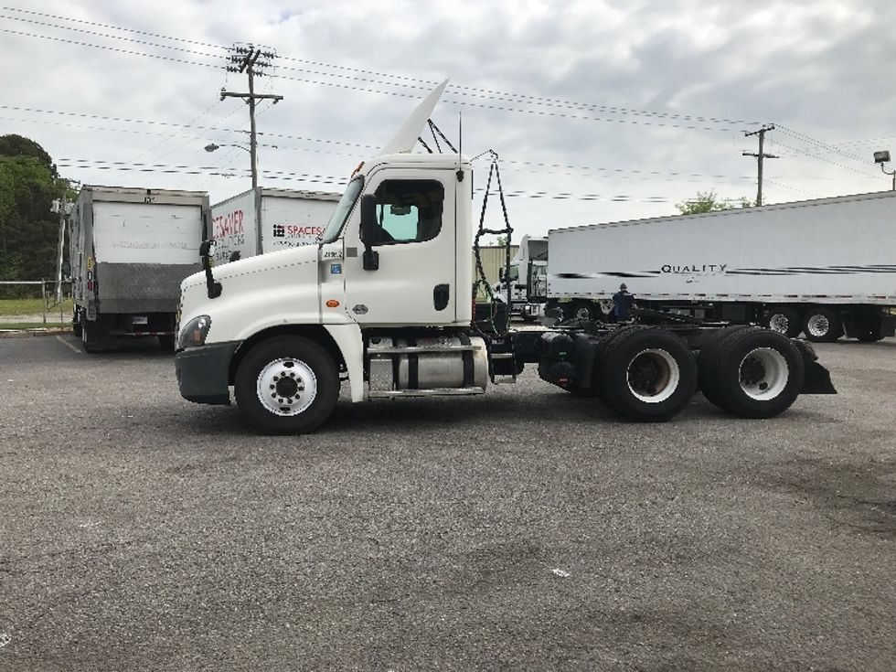 Day Cab Tractor-Heavy Duty Tractors-Freightliner-2019-Cascadia 12564ST-Norfolk-VA-470,897\n\t\tmiles-$ 38,750 - Image 4