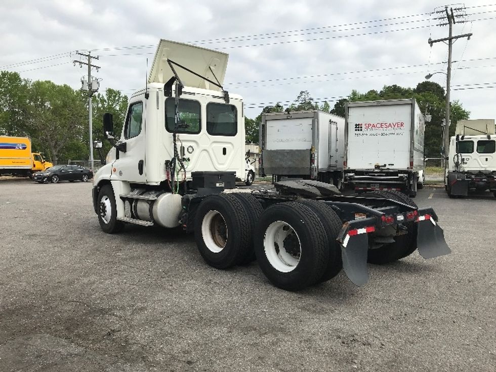 Day Cab Tractor-Heavy Duty Tractors-Freightliner-2019-Cascadia 12564ST-Norfolk-VA-470,897\n\t\tmiles-$ 38,750 - Image 5
