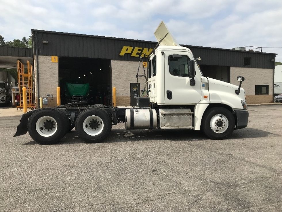 Day Cab Tractor-Heavy Duty Tractors-Freightliner-2019-Cascadia 12564ST-Norfolk-VA-470,897\n\t\tmiles-$ 38,750 - Image 8