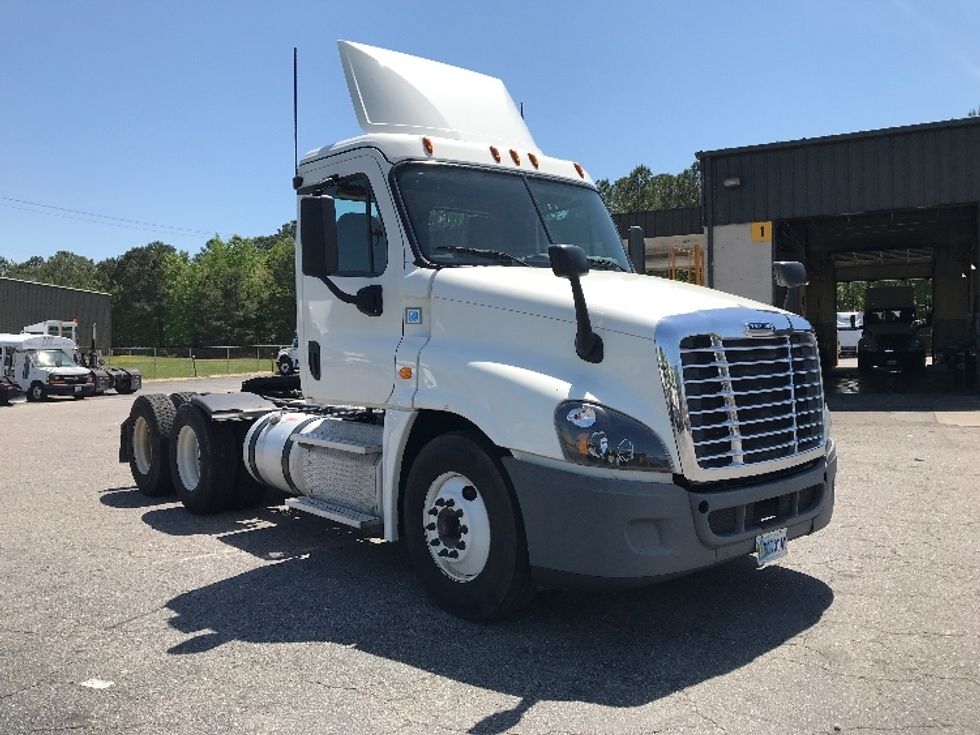 Day Cab Tractor-Heavy Duty Tractors-Freightliner-2019-Cascadia 12564ST-Norfolk-VA-474,695\n\t\tmiles-$ 38,500 - Image 1