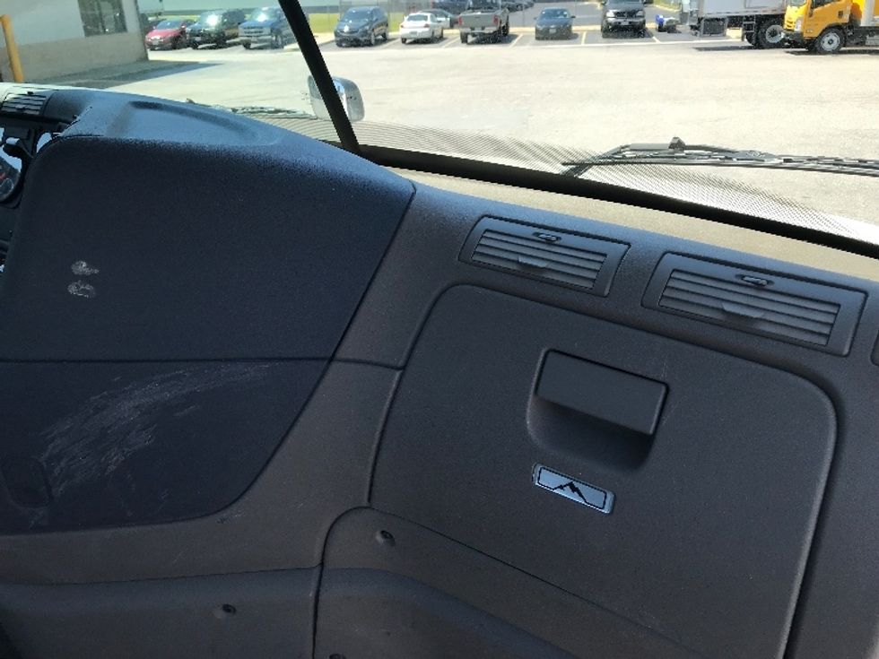 Day Cab Tractor-Heavy Duty Tractors-Freightliner-2019-Cascadia 12564ST-Norfolk-VA-474,695\n\t\tmiles-$ 38,500 - Image 13