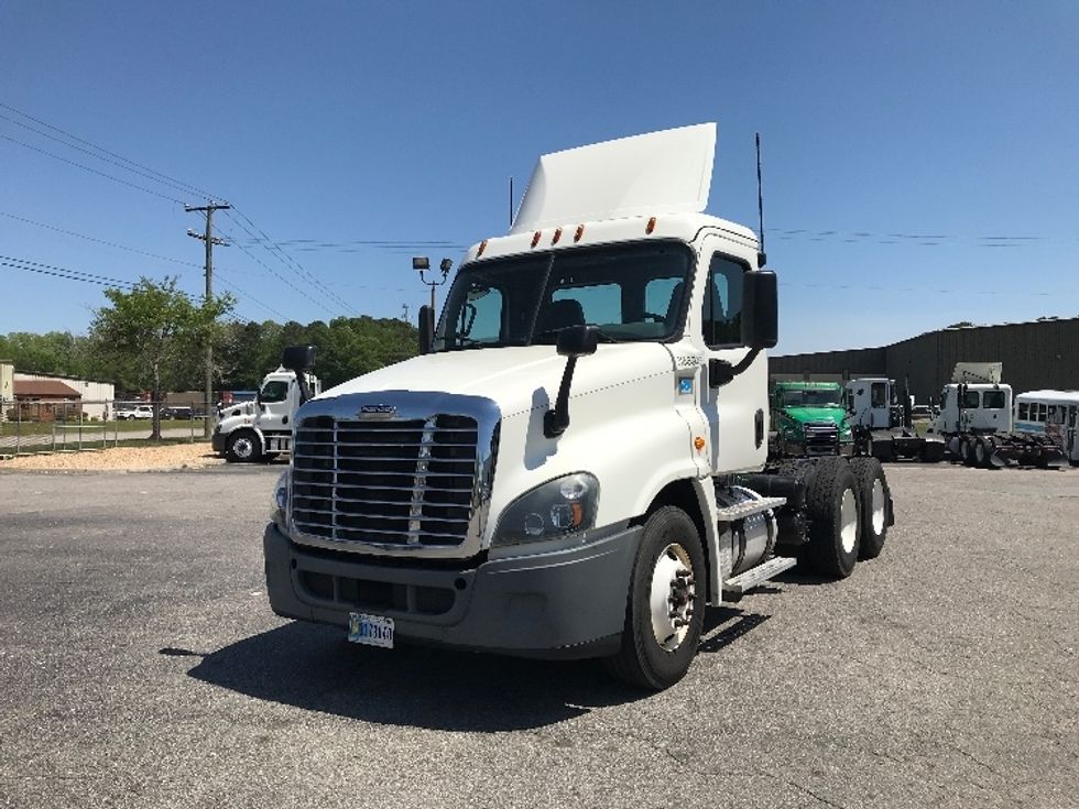 Day Cab Tractor-Heavy Duty Tractors-Freightliner-2019-Cascadia 12564ST-Norfolk-VA-474,695\n\t\tmiles-$ 38,500 - Image 3