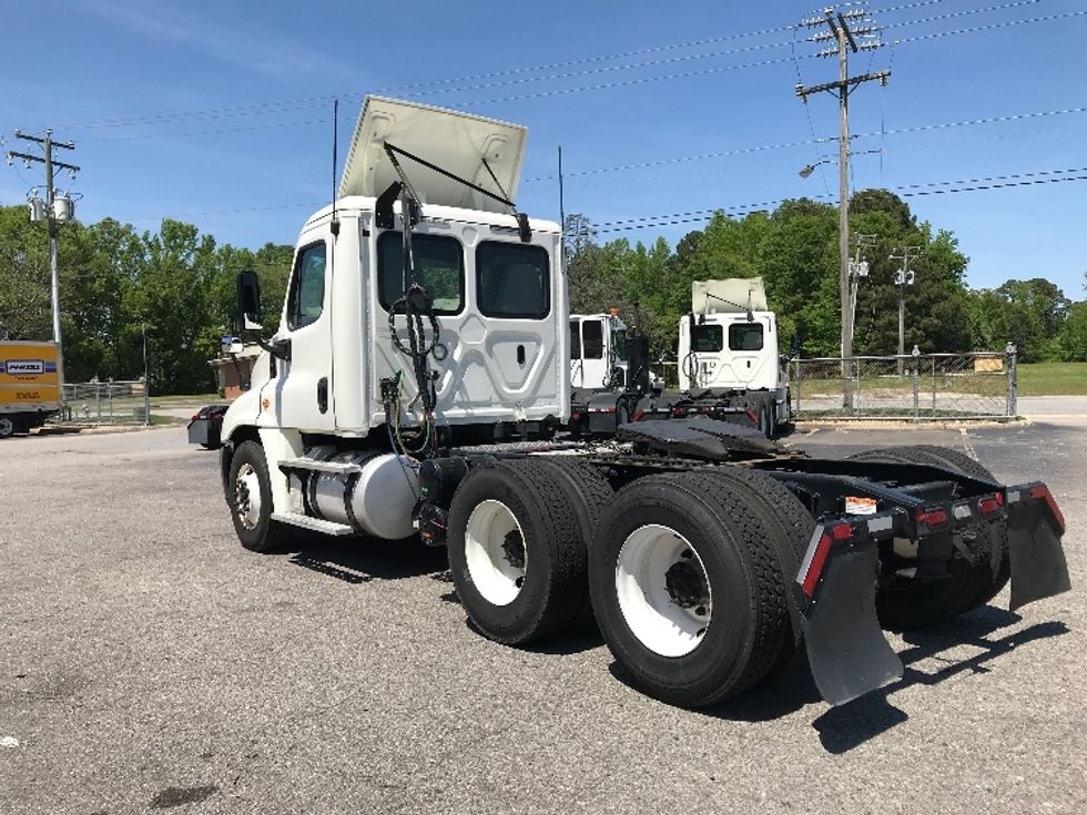 Day Cab Tractor-Heavy Duty Tractors-Freightliner-2019-Cascadia 12564ST-Norfolk-VA-474,695\n\t\tmiles-$ 38,500 - Image 5