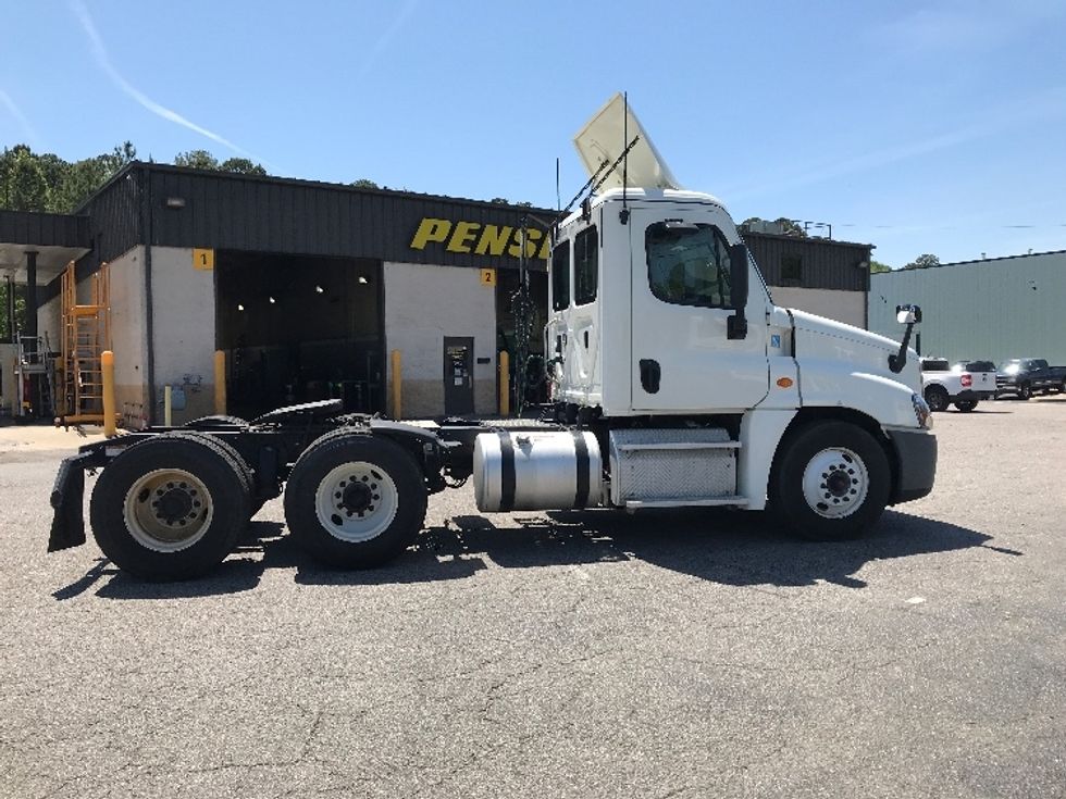 Day Cab Tractor-Heavy Duty Tractors-Freightliner-2019-Cascadia 12564ST-Norfolk-VA-474,695\n\t\tmiles-$ 38,500 - Image 8