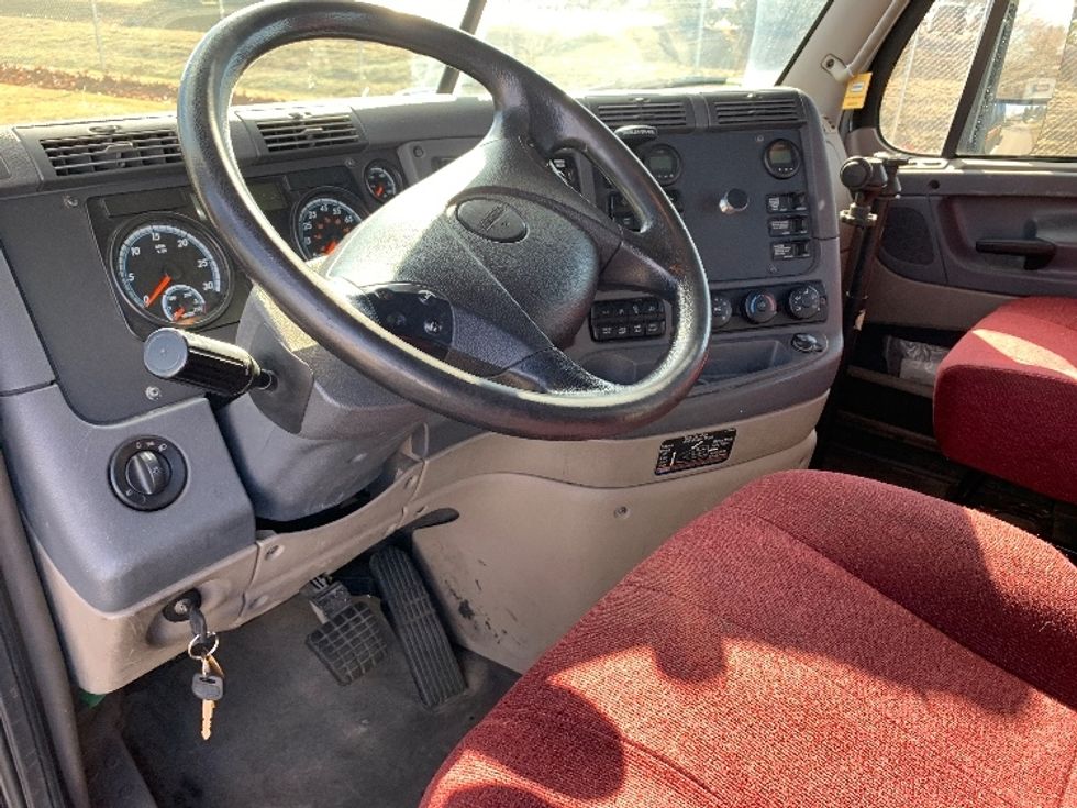 Day Cab Tractor-Heavy Duty Tractors-Freightliner-2019-Cascadia 12564ST-Norton-MA-383,617\n\t\tmiles-$ 45,500 - Image 10