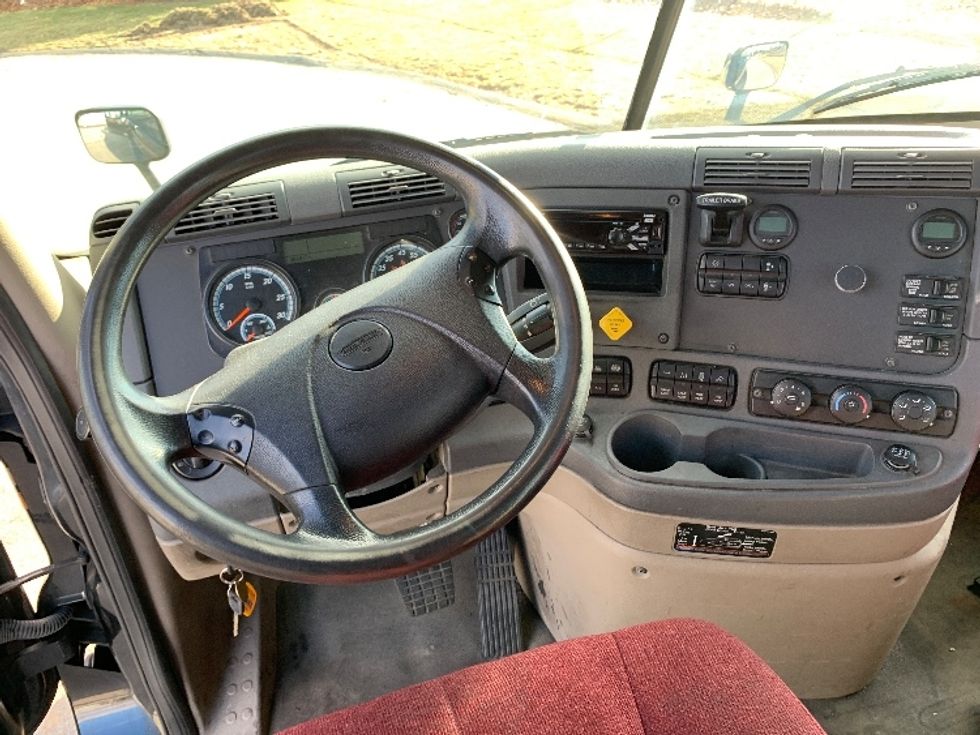 Day Cab Tractor-Heavy Duty Tractors-Freightliner-2019-Cascadia 12564ST-Norton-MA-383,617\n\t\tmiles-$ 45,500 - Image 11