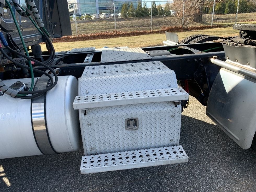 Day Cab Tractor-Heavy Duty Tractors-Freightliner-2019-Cascadia 12564ST-Norton-MA-383,617\n\t\tmiles-$ 45,500 - Image 17