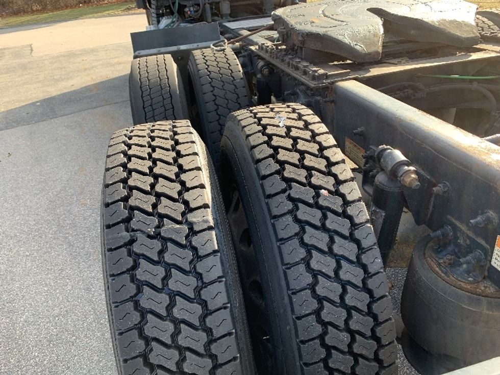 Day Cab Tractor-Heavy Duty Tractors-Freightliner-2019-Cascadia 12564ST-Norton-MA-383,617\n\t\tmiles-$ 45,500 - Image 18