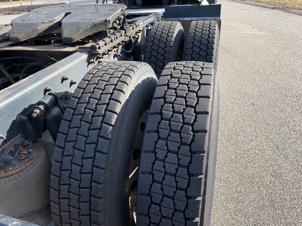 Day Cab Tractor-Heavy Duty Tractors-Freightliner-2019-Cascadia 12564ST-Norton-MA-383,617\n\t\tmiles-$ 45,500 - Image 19