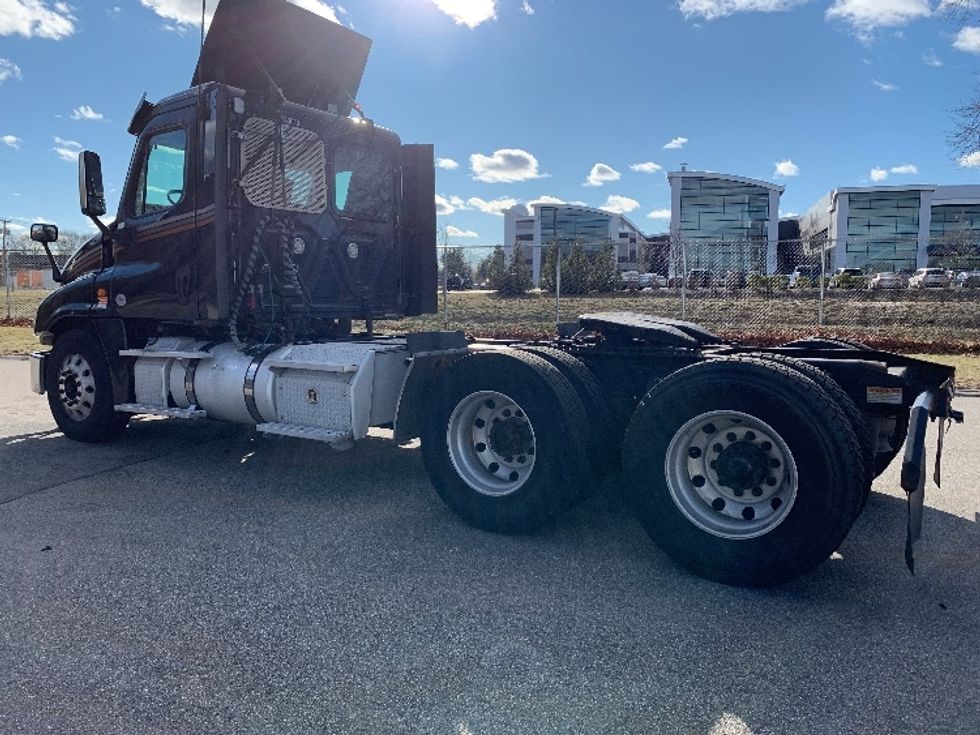 Day Cab Tractor-Heavy Duty Tractors-Freightliner-2019-Cascadia 12564ST-Norton-MA-383,617\n\t\tmiles-$ 45,500 - Image 5