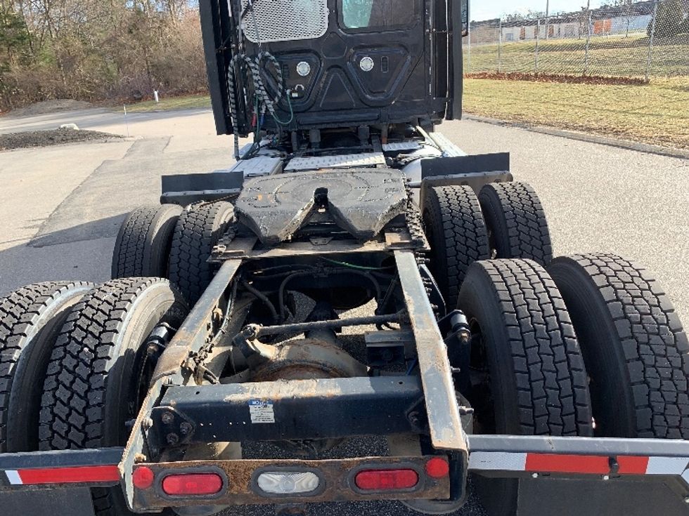 Day Cab Tractor-Heavy Duty Tractors-Freightliner-2019-Cascadia 12564ST-Norton-MA-383,617\n\t\tmiles-$ 45,500 - Image 6