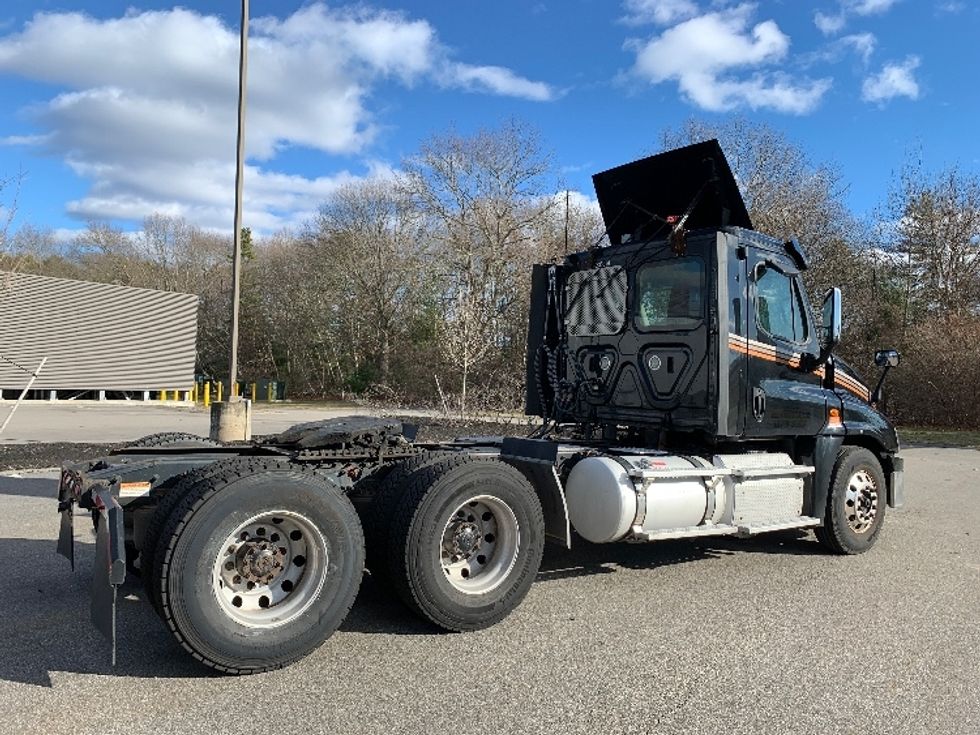 Day Cab Tractor-Heavy Duty Tractors-Freightliner-2019-Cascadia 12564ST-Norton-MA-383,617\n\t\tmiles-$ 45,500 - Image 7