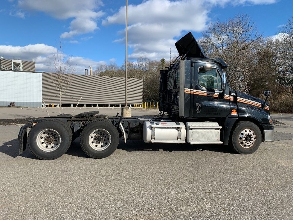 Day Cab Tractor-Heavy Duty Tractors-Freightliner-2019-Cascadia 12564ST-Norton-MA-383,617\n\t\tmiles-$ 45,500 - Image 8