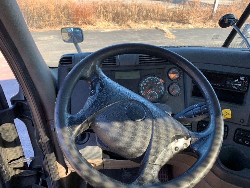 Day Cab Tractor-Heavy Duty Tractors-Freightliner-2019-Cascadia 12564ST-Norton-MA-396,439\n\t\tmiles-$ 41,500 - Image 11