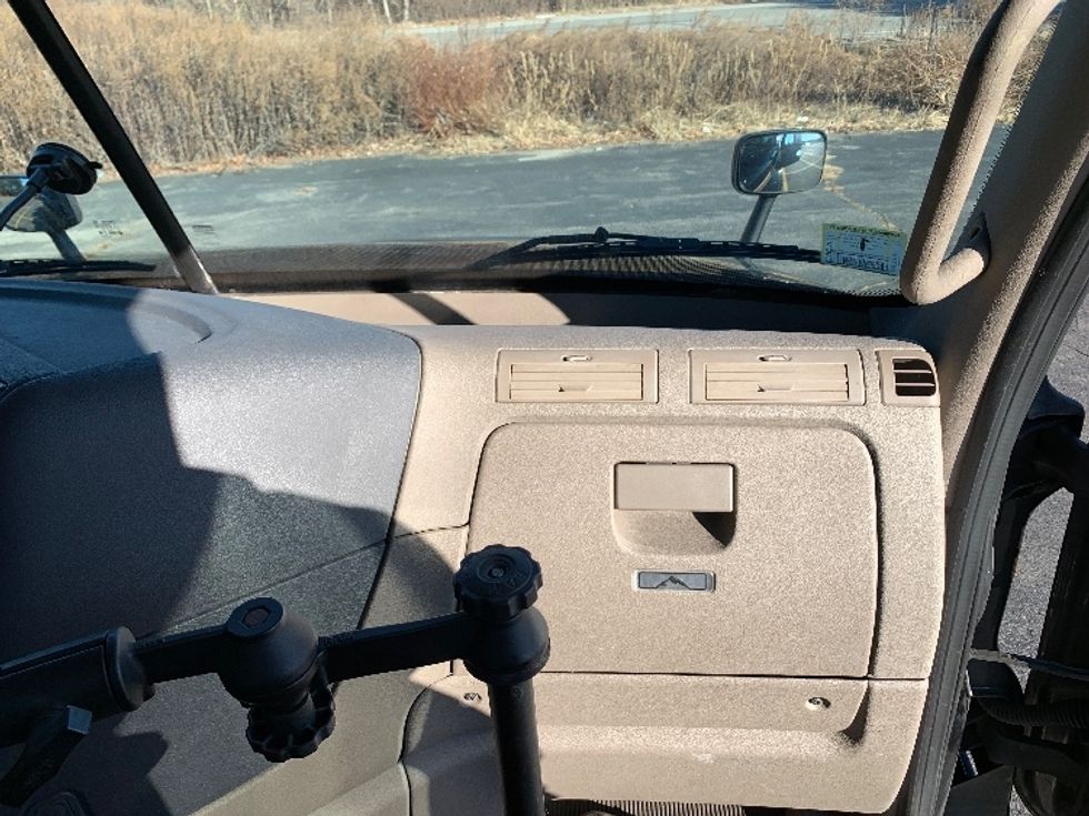 Day Cab Tractor-Heavy Duty Tractors-Freightliner-2019-Cascadia 12564ST-Norton-MA-396,439\n\t\tmiles-$ 41,500 - Image 13