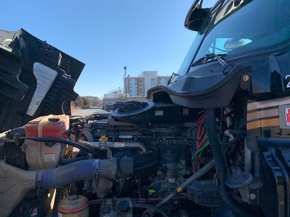 Day Cab Tractor-Heavy Duty Tractors-Freightliner-2019-Cascadia 12564ST-Norton-MA-396,439\n\t\tmiles-$ 41,500 - Image 16