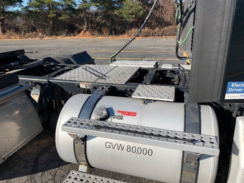 Day Cab Tractor-Heavy Duty Tractors-Freightliner-2019-Cascadia 12564ST-Norton-MA-396,439\n\t\tmiles-$ 41,500 - Image 17